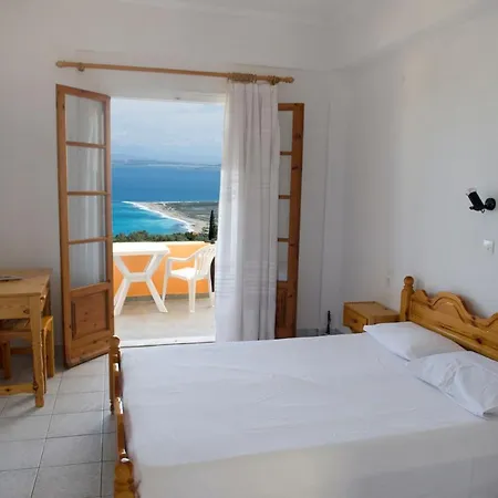 Pansion Laertes Tsoukaládhes