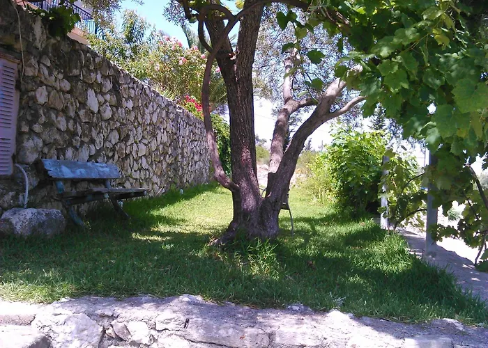 Pansion Laertes * Tsoukaládhes